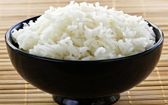 1 bát cơm trắng bao nhiêu calo? Ăn cơm như nào để không béo?