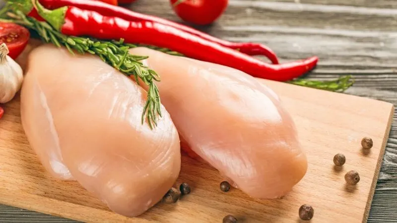 Ăn thịt gà mang lại lợi ích sức khỏe như thế nào?