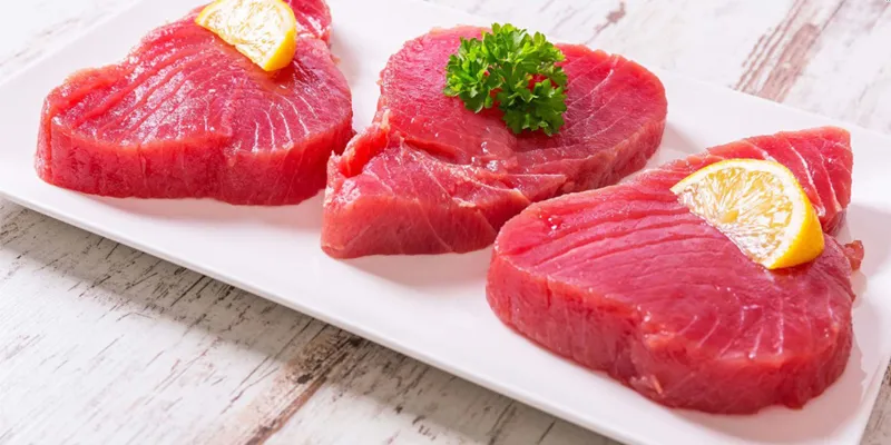 Cá ngừ cung cấp axit béo omega-3, vitamin D và selen.
