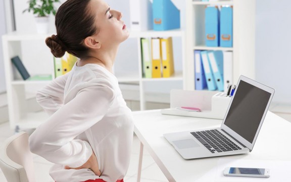 Nguyên nhân và cách giảm đau lưng khi ngồi lâu  