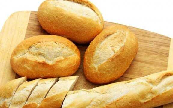 1 cái bánh mì bao nhiêu calo? Ăn bánh mì gì không béo?