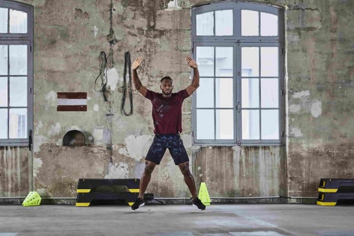 Trung bình 100 cái jumping jack đốt bao nhiêu calo?