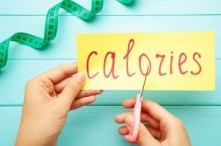 Thâm hụt 1000 calo mỗi ngày giảm bao nhiêu kg?