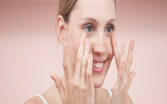 7 Cách massage mắt giảm nếp nhăn đơn giản hiệu quả