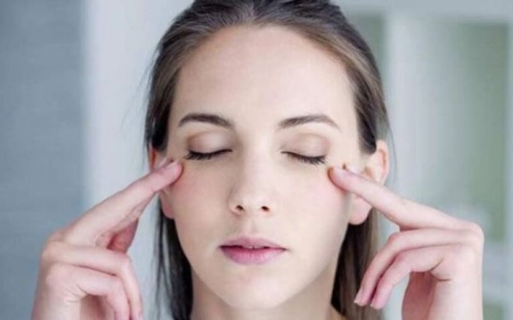 Làm sao để mắt to? TOP 5 bài tập massage đơn giản giúp mắt to đẹp hơn tại nhà