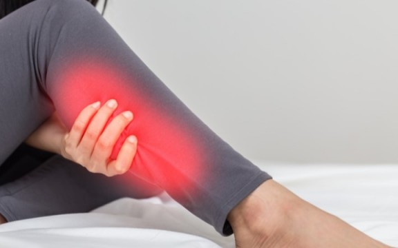 Tự nhiên bắp chân bị đau do đâu? Cách khắc phục hiệu quả