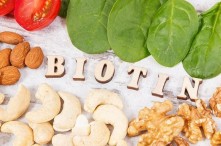 Biotin Là Vitamin Gì? Uống Biotin Có Thực Sự Cần Thiết? 