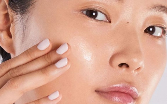 Cẩm Nang Các Bước Trang Điểm Cho Da Dầu Bền Lâu Cả Ngày