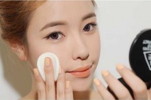 Cách Dặm Lại Lớp Trang Điểm Giữ Sự Tươi Tắn Suốt Cả Ngày 