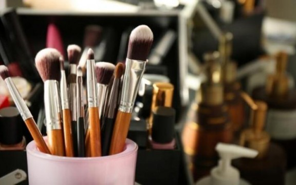 Chi Tiết Cách Dùng Các Loại Cọ Trang Điểm Cho Người Mới Bắt Đầu