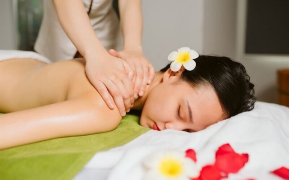 Cách Massage Toàn Thân Cho Phụ Nữ Tại Nhà Các Chị Em Nên Bỏ Túi