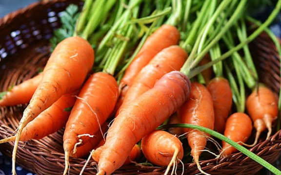1 củ carot bao nhiêu calo? Lợi ích khi ăn carot là gì?