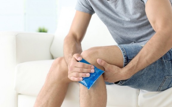 Chườm lạnh có tác dụng gì? Khác biệt như nào so với chườm nóng?