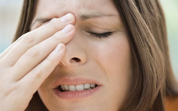 Làm sao để hết đau hốc mắt - Lời khuyên từ chuyên gia