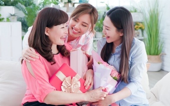 Top 10+ gợi ý quà 8 3 cho mẹ bất ngờ và dễ làm nhất