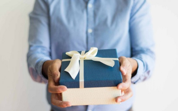 Gợi ý quà tặng doanh nghiệp thích hợp trong mọi dịp quan trọng 