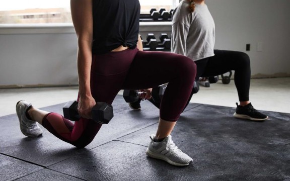 Bài Tập Lunge Là Gì? Top 5 Bài Tập Lunge Giúp Vòng 3 Săn Chắc