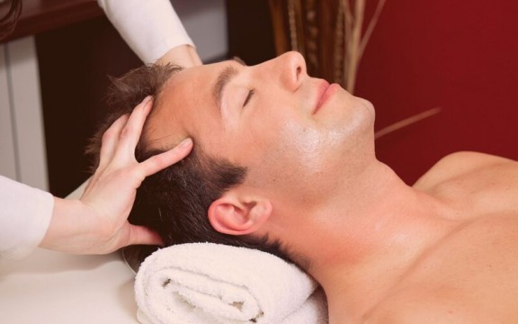 Massage đầu: Những tác dụng và cách massage đầu bằng tay, máy đúng cách