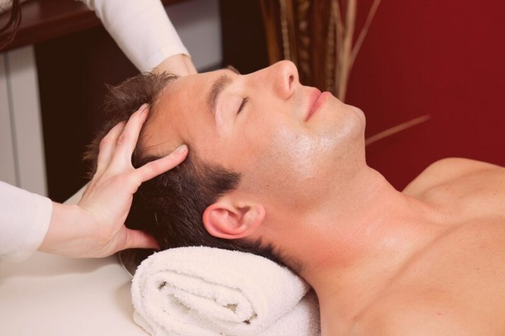 Massage đầu: Những tác dụng và cách massage đầu bằng tay, máy đúng cách