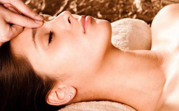 Massage mắt: Lợi ích, cách thực hiện và gợi ý giúp đôi mắt sáng khỏe hơn
