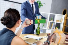Ý Tưởng Quà Tặng Cuối Năm Cho Doanh Nghiệp Ấn Tượng