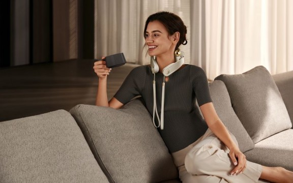 Đập Hộp Khám Phá Máy Massage Cổ SKG P7-2 Có Gì?