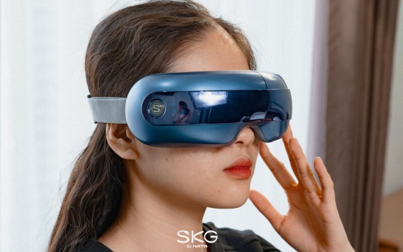 Trên Tay Nhanh Máy Massage Mắt SKG E3 Pro Siêu Nhỏ Gọn 