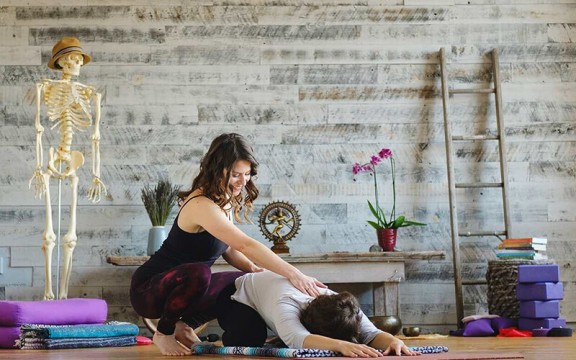 Tìm hiểu yoga trị liệu là gì từ A đến Z 