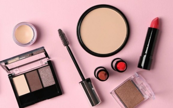 Hé Lộ Bộ Makeup Cơ Bản Gồm Những Gì?