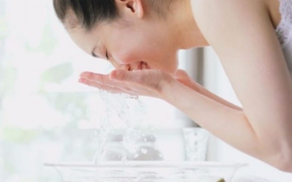 Cách làm sạch da không cần sữa rửa mặt - Không dùng sữa rửa mặt có sao không?