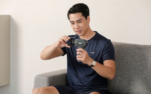 Hướng dẫn cách thay pin máy massage cầm tay chi tiết cho người mới 