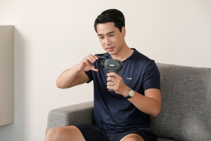 Hướng dẫn cách thay pin máy massage cầm tay chi tiết cho người mới 