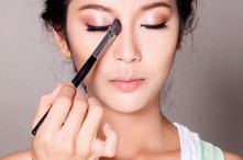 Mách Bạn Cách Trang Điểm Giúp Mũi Cao Theo Từng Dáng Mũi