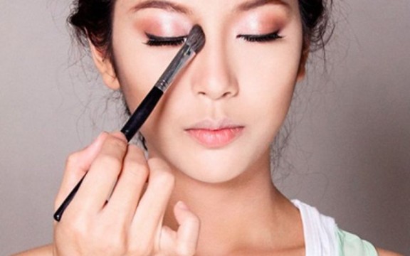 Mách Bạn Cách Trang Điểm Giúp Mũi Cao Theo Từng Dáng Mũi