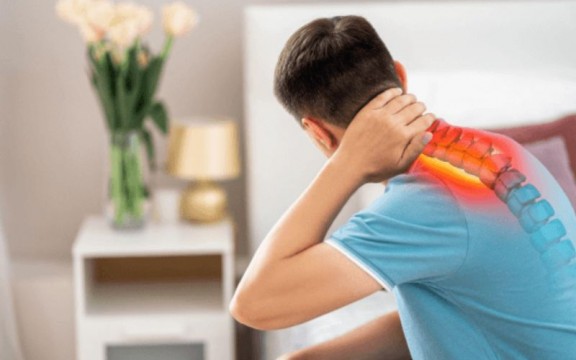 Mẹo giảm đau vai gáy nhanh chóng chỉ sau 10 giây