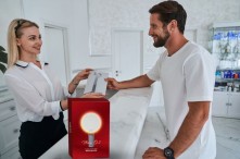 Tạo Ấn Tượng Với Khách Hàng Nữ Bằng Gương Led Trang Điểm Miro O2