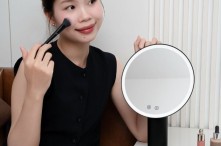 Người mới trang điểm nên chọn gương makeup đèn LED nào?