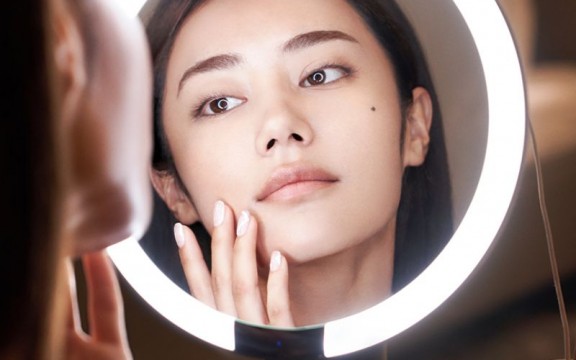 Gương trang điểm LED Hàn Quốc: có "Sang xịn chất" như lời đồn