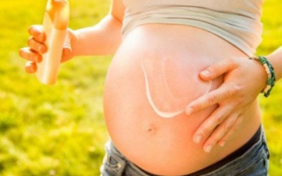 Review kem chống nắng cho bà bầu - Bầu dùng kem chống nắng được không?