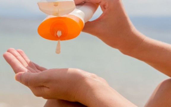 Kem chống nắng là gì? Cơ chế hoạt động của kem chống nắng