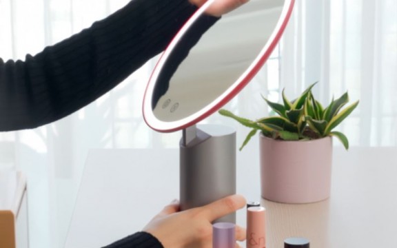 Lợi ích của gương led khi trang điểm? - Có nên mua gương led trang điểm?