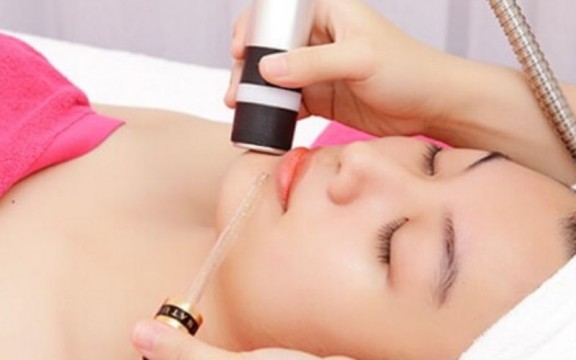 Nguyên Lý Hoạt Động Của Máy Điện Di Trong Lĩnh Vực Làm Đẹp Là Gì?