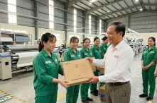 Gợi ý quà tặng 8/3 cho công nhân số lượng lớn thiết thực và bền lâu