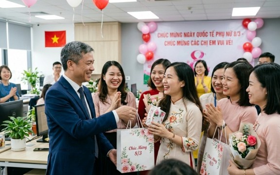 Top 3 món quà 8/3 cho nữ nhân viên số lượng lớn độc đáo