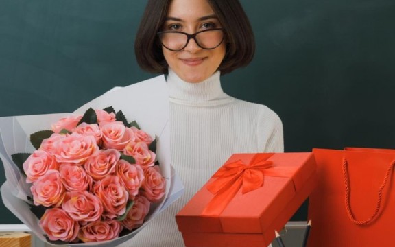 LIST Quà Tặng Cho Giáo Viên Ý Nghĩa Và Tinh Tế