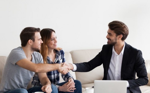 Top Quà Tặng Cho Nhân Viên Bất Động Sản Giúp Tăng Động Lực Làm Việc