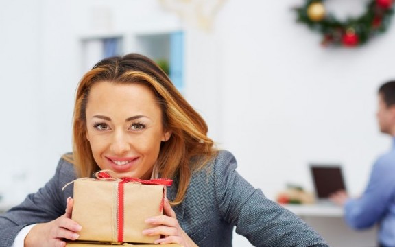 Gợi Ý Quà Tặng Cho Nhân Viên Marketing Vào Những Dịp Quan Trọng