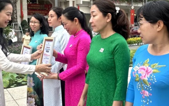 Bí quyết chọn quà tặng Hội Phụ Nữ phù hợp từng dịp lễ lớn
