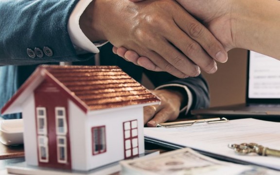 Gợi ý quà tặng khách hàng bất động sản tạo dấu ấn thương hiệu