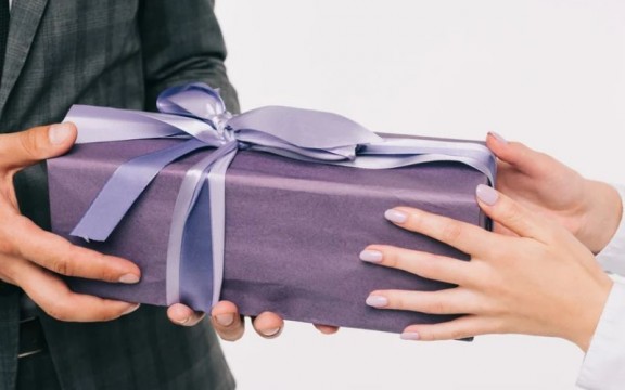 List ý tưởng quà tặng khách hàng thân thiết ý nghĩa tạo ấn tượng khó quên